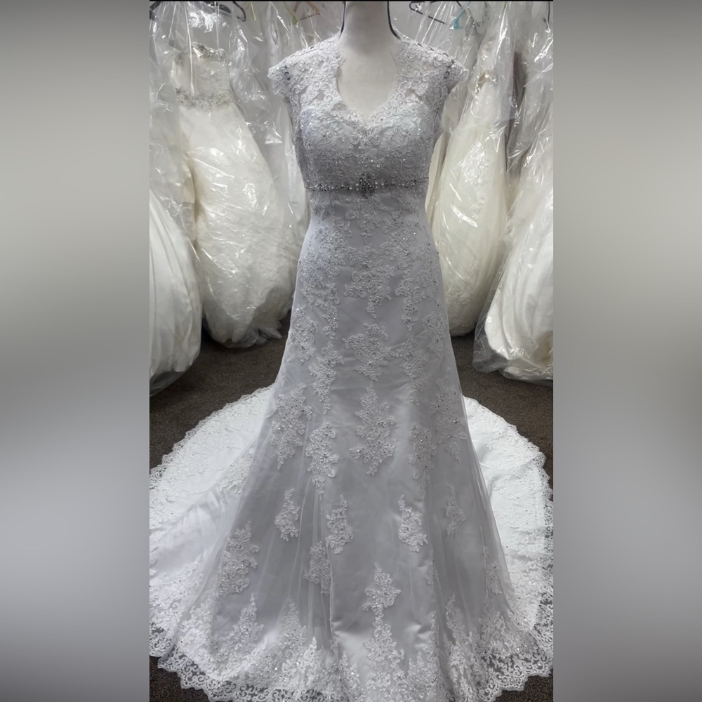 Elegant White Lace Wedding Dress